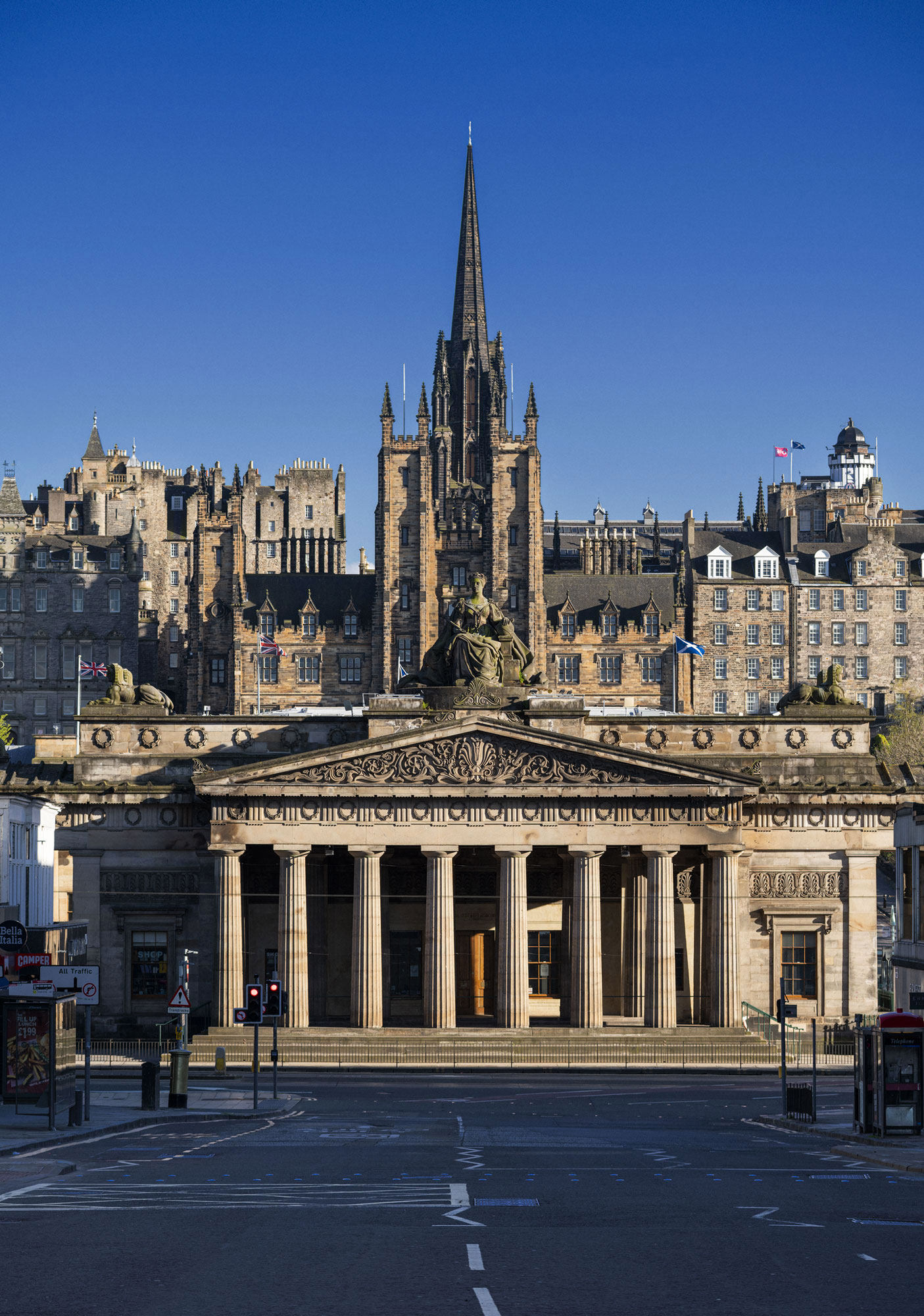 Hanover to the Mound at Edinburgh, South East, Scotland — a photography location from The Photos book series