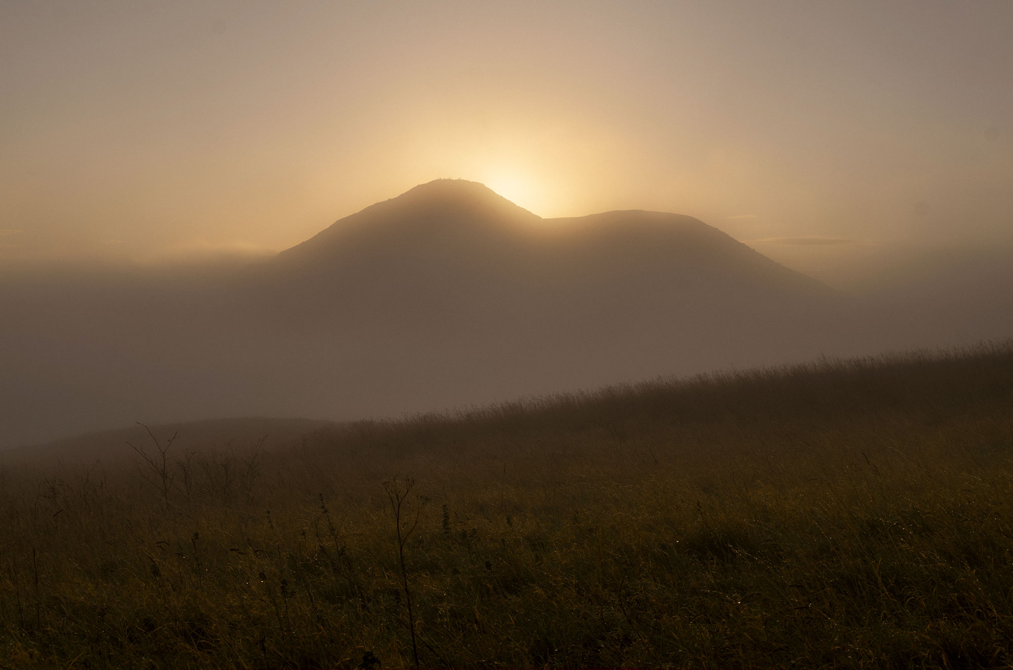Arthurs Seat Misty Sunrise at Edinburgh, South East, Scotland — a photography location from The Photos book series