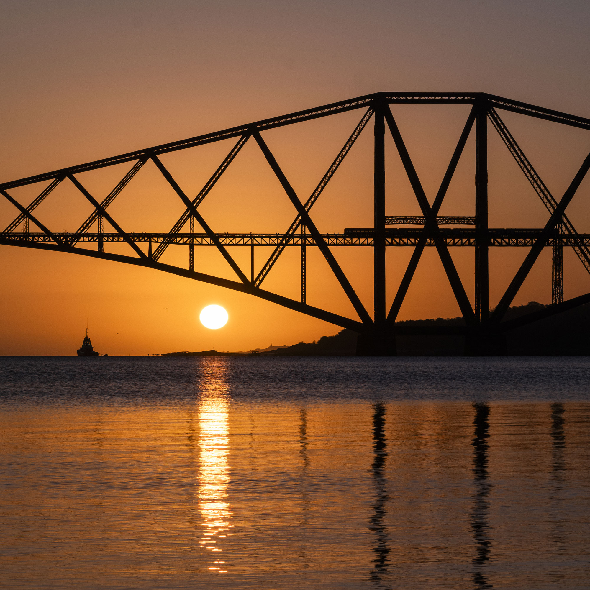 Rail Bridge Sunrise at Edinburgh, South East, Scotland — a photography location from The Photos book series